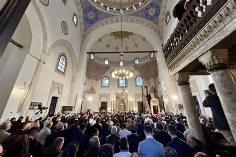 Muslimani širom svijeta danas obilježavaju Bajram FOTO