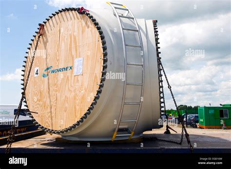 Low Loader Lorry Hi Res Stock Photography And Images Alamy