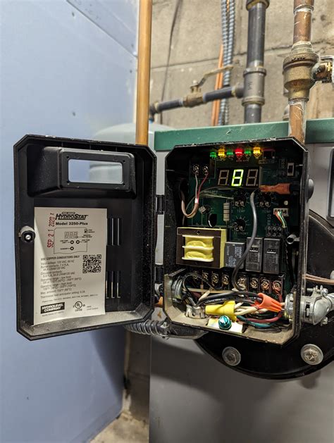 Hydrostat 3250 plus Code 8 — Heating Help: The Wall