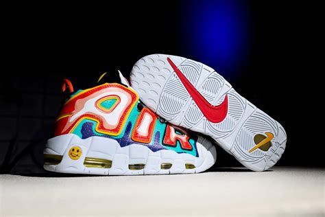 Обзор кроссовок Nike Air More Uptempo 'Rayguns' | KrossClub