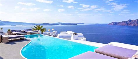 Best Hotels in Santorini, Greece: Budget to Luxury Options