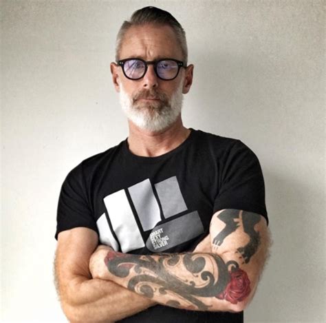 Ellos te enseñan lo sexy que puede ser un madurito gay Shangay