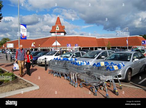Tesco Supermarket Bracknell North Berkshire England United Kingdom