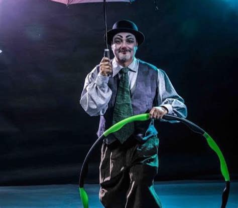 Vinay Pathak Biography, Age, Career - Entrepreneur Saathi