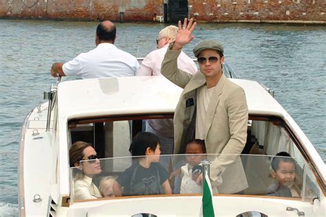 Photo Brad Pitt Angelina Jolie Portant Des Lunettes De Soleil