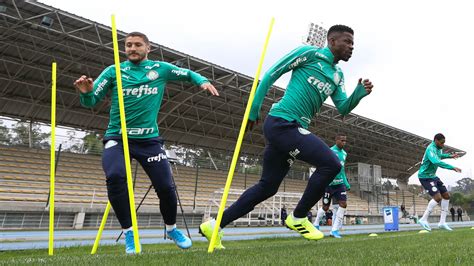 Ramires E Z Rafael Disputam Espa O No Meio Campo Do Palmeiras Gazeta