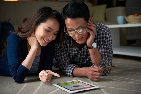 Free Photo Couple Buying Things Online Using The Digital Tab