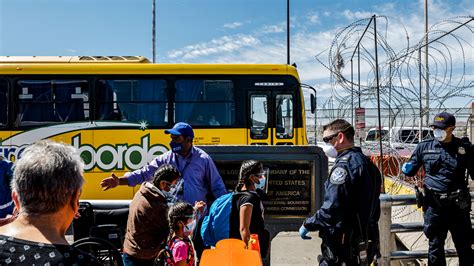 On Mexico’s Border With U.S.,Desperation as Migrant Traffic Piles Up