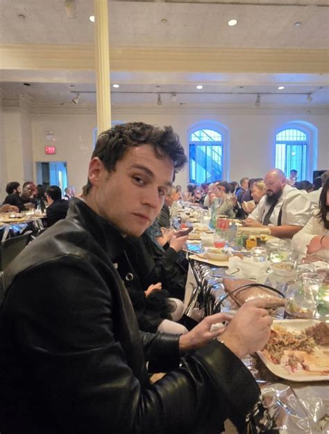 Tom Holland Se Convierte En Pasivo En Intensa Escena De Sex Gay En Nueva Serie