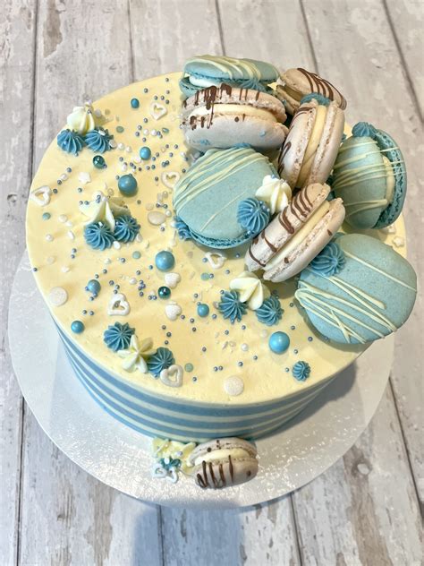 Adult’s Cakes – Boutique Bakes & Cakes