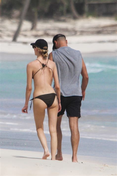 Martha Hunt Sexy In Small Bikini 27 Photos The Fappening