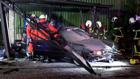 Nonstopnews Bmw Fahrer Verliert Kontrolle Ber Sein Fahrzeug Und