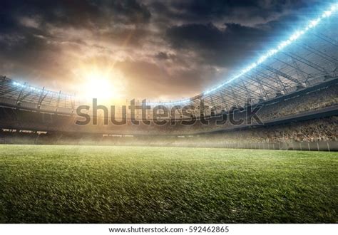 푸른 잔디와 조명이 있는 축구 경기장 스톡 사진 592462865 Shutterstock