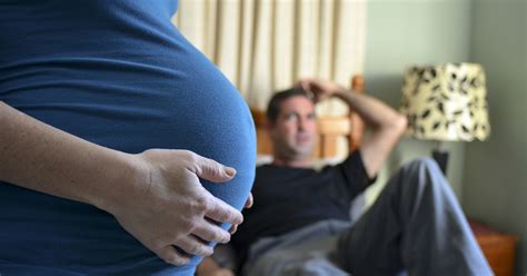 Gravide Danielle Lei Av Sex Lyder Fra Naboen Men S Oppdager Hun Hvem Som Har Sex