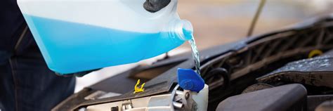 Auto Scheibenwischwasser richtig wechseln – im Sommer & Winter