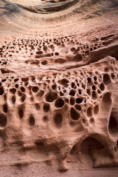 Erosión De Tafoni En Piedra Arenisca Roja Foto De Archivo Imagen De Acantilado Textura 98006732