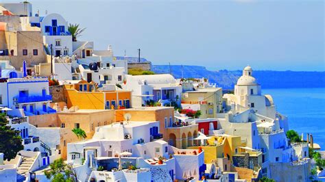 Vibrant Santorini: A Stunning HD Wallpaper of Greek Architecture