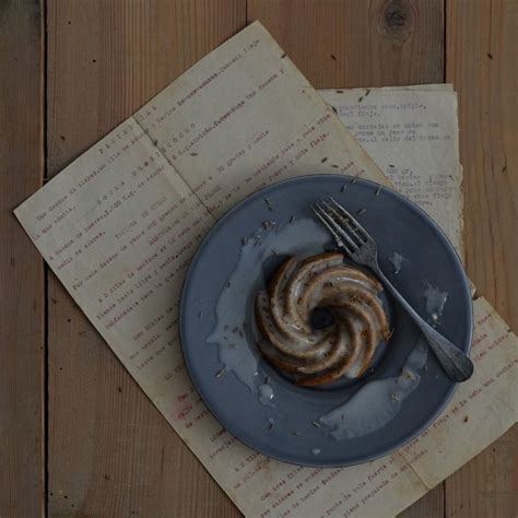 MINI BUNDT CAKES DE NARANJA Y SEMILLAS DE AMAPOLA CON GLASEADO DE