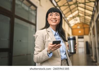 Mature japonaise avec fils résultats mille dimages libres de droits de photos de stock