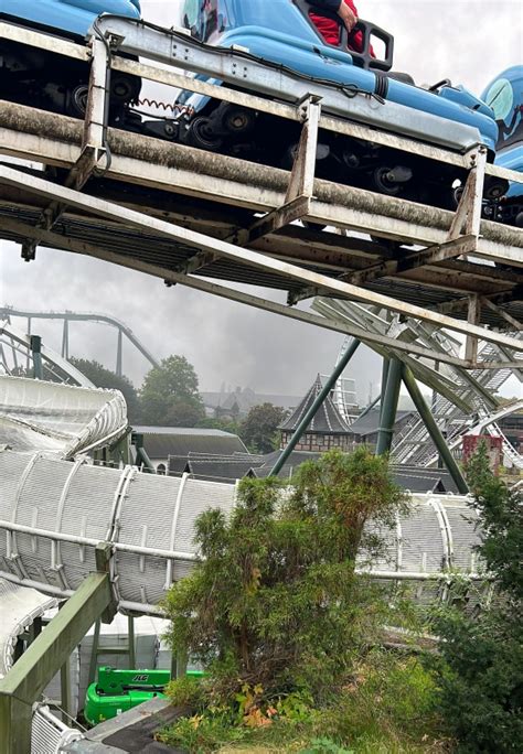 Feuer Im Heide Park Resort Soltau 4 500 Besucher Nach Brand Evakuiert