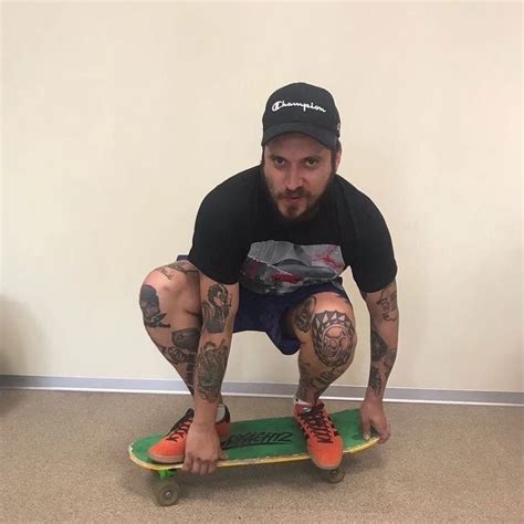 Создать мем "паша техник слив, тату паши техника, паша техник биография ...