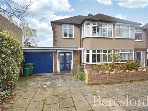 3 Bed Semi Detached House For Sale In Granger Way Romford Rm1 £