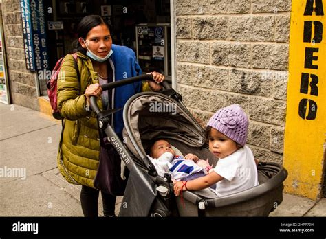 Latina Mother And Daughter Stock Photo Alamy