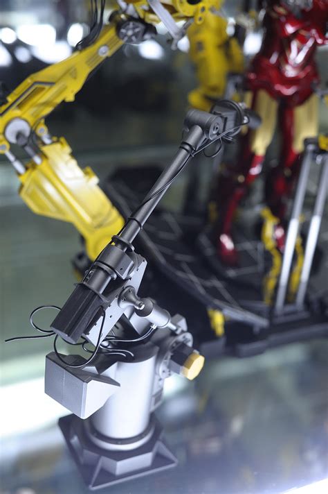 Xcustomtoys HOT TOYS IRON MAN MARK IV And GANTRY