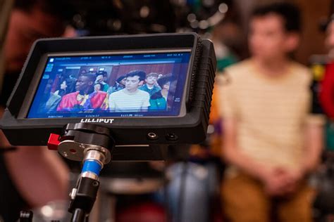 เยยมกองถาย พรอมสมภาษณเอกซคลซฟกบทมนกแสดง Sex Education ทเวลส THE STANDARD