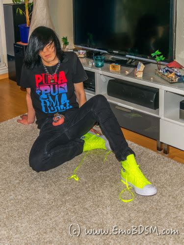 Tumblr Ny2sd7HmHs1u0r98co4 1280 Gay Bondage And Breath Control