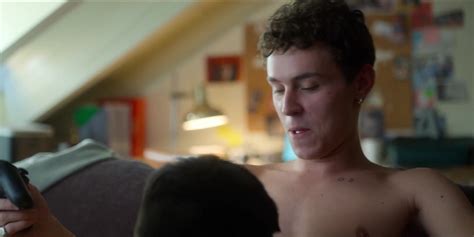 TWINKS PLAY AROUND NOT NUDE BUT HOT ThisVid