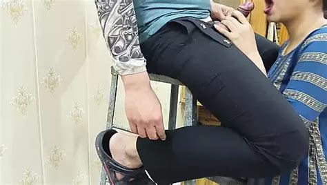 Indian Desi Bhabhi Your Priya Seduces Electrician While He Was Repairing Ass Ride And Pussy Fuck