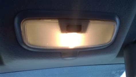 Замена лампочки на светодиодные ленты в салоне. — Ford Fusion, 1,4 л ...