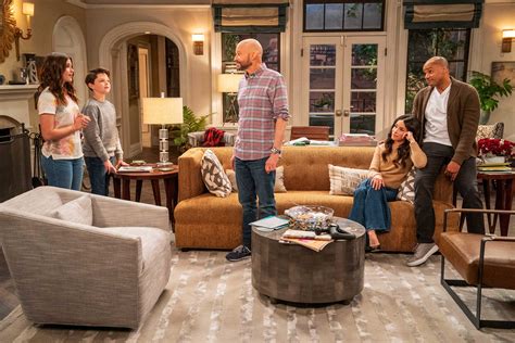 Everything to Know About NBC's New Comedy, Extended Family