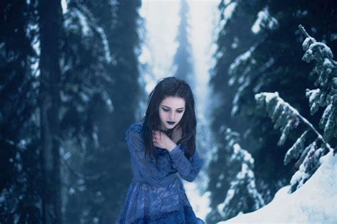 Women Women Outdoors Brunette Dark Hair Depth Of Field Snow