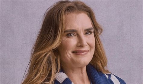 Brooke Shields In Bathing Suit Says That Thanksgiving Tradition