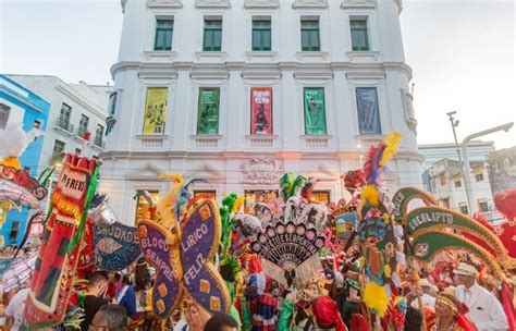 Blocos líricos levam tradição carnavalesca às ruas no Dia do Frevo de