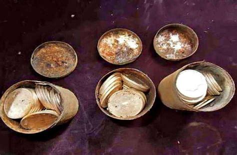 California Couple Found Gold Coins Buried In The Soil किस्मत कभी भी