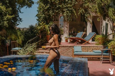 Lily Andrews Strips Naked And Reveals Her Amazing Body In The Pool