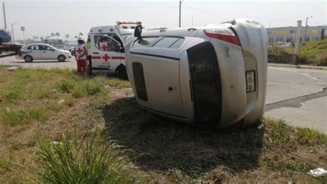 Veh Culo Choca Y Termina Volcado En Puerto Esmeralda