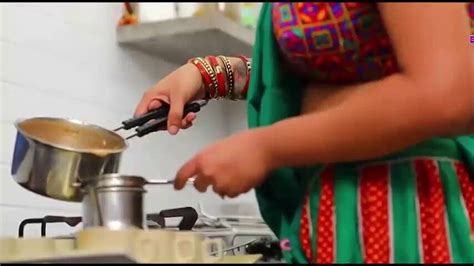 Ghar Aaye Gust Ko Hot Nokrani Ne Aapne Dhodh Pilaye Xhamster