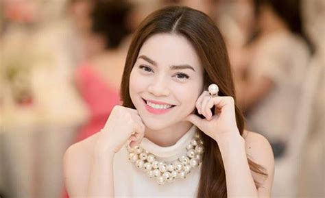 Hồ Ngọc Hà diện bikini xanh cốm khoe vòng phẳng lì áp đảo Lý Nhã Kỳ