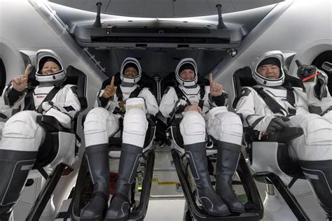 Regresa cápsula de SpaceX con cuatro astronautas a la Tierra La