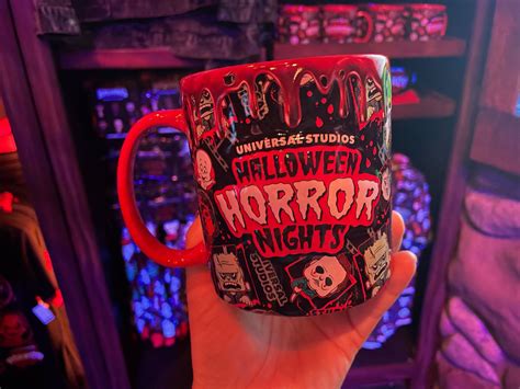 can you wear a costume to halloween horror nights 6