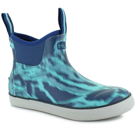 women huk boots 6