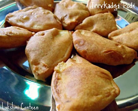 Lakshmi Canteen: Jeevkadgi Podi (Breadfruit Fritters)