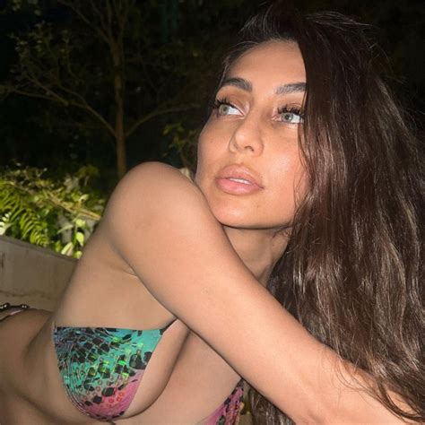 SEXY Anusha Dandekar Shows Off Her Curves In Hot Bikini Photos News18