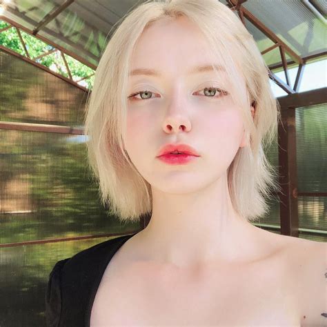 Hot girl Nga sở hữu nhan sắc trong trẻo như mối tình đầu Gương mặt trẻ ZNEWS VN