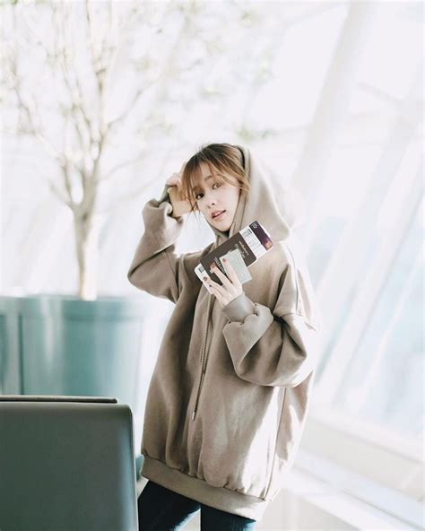 Pimtha nàng hot girl Thái toàn mặc đồ basic nhưng ai nhìn cũng muốn bắt chước