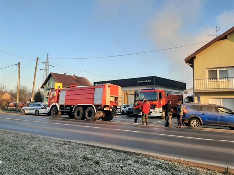 Foto Po Ar Na Kri Eva Koj Cesti Gori U Poznatoj Autoku I Klikni Hr